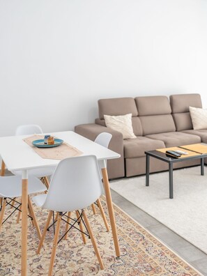 Dining - Cozy 1-bedroom apartment in lovely Tale with AC (Tale)