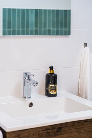 Bathroom - Residence Casuzze with pool - Three-room apartment (Kaukana)