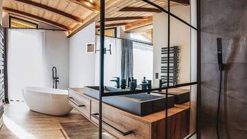 Superior Chalet, Mountain View | Bathroom