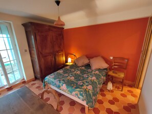 Room - APARTMENT in the countryside, near Besançon, very quiet environment (Chalèze)