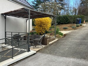Terrace/patio - APARTMENT in the countryside, near Besançon, very quiet environment (Chalèze)
