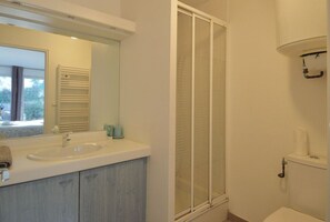 Douche, serviettes fournies