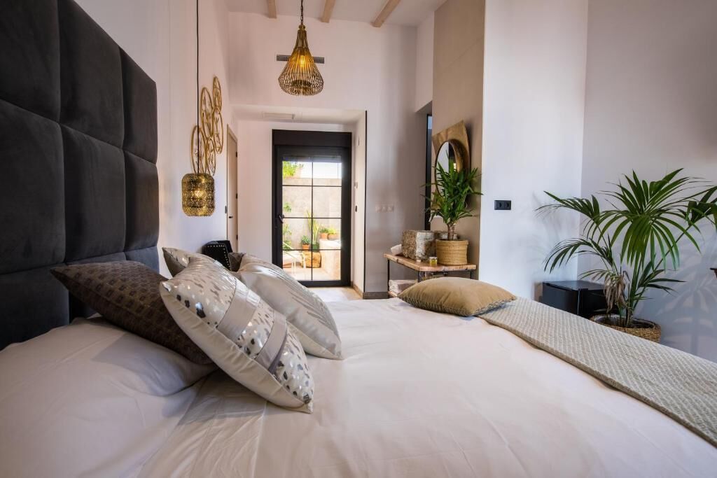 Deluxe Suite, Jetted Tub