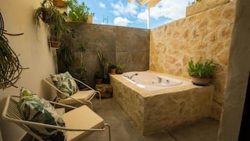 Deluxe Suite, Jetted Tub | Bathroom