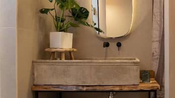 Habitación Deluxe doble, 1 cama de matrimonio | Baño