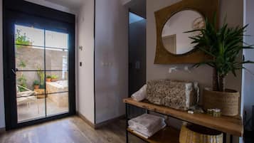 Deluxe Suite, Jetted Tub