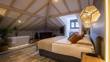 Deluxe Suite, Balcony, City View