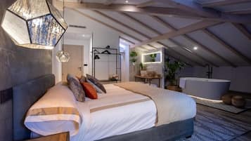 Deluxe Suite, Balcony, City View