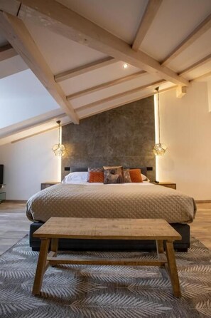 Deluxe Suite, 1 Queen Bed