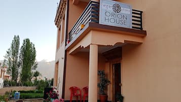 Deluxe-Doppelzimmer, Balkon, Bergblick | Aussenbereich