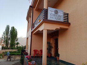 Chambre Deluxe double, balcon, vue sur la montagne | Extérieur