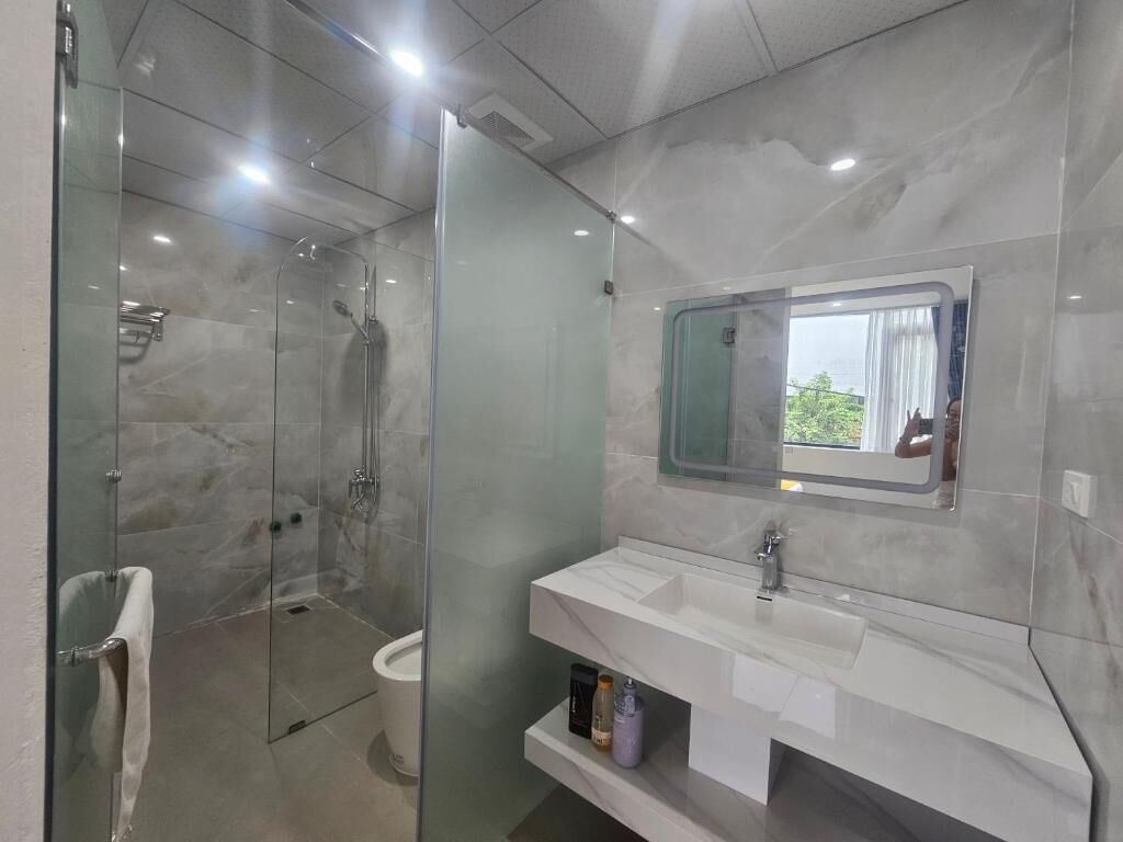 Deluxe fyrbäddsrum - utsikt mot staden | Badrum