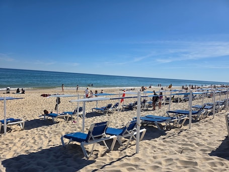 Beach nearby. Refúgio Luzia Mar Apartment with Shared Pool, Wi-Fi, and Air Conditioning