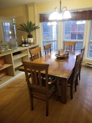 Dining - Spacious 4-bedroom house in charming Wallkill with AC (Wallkill)