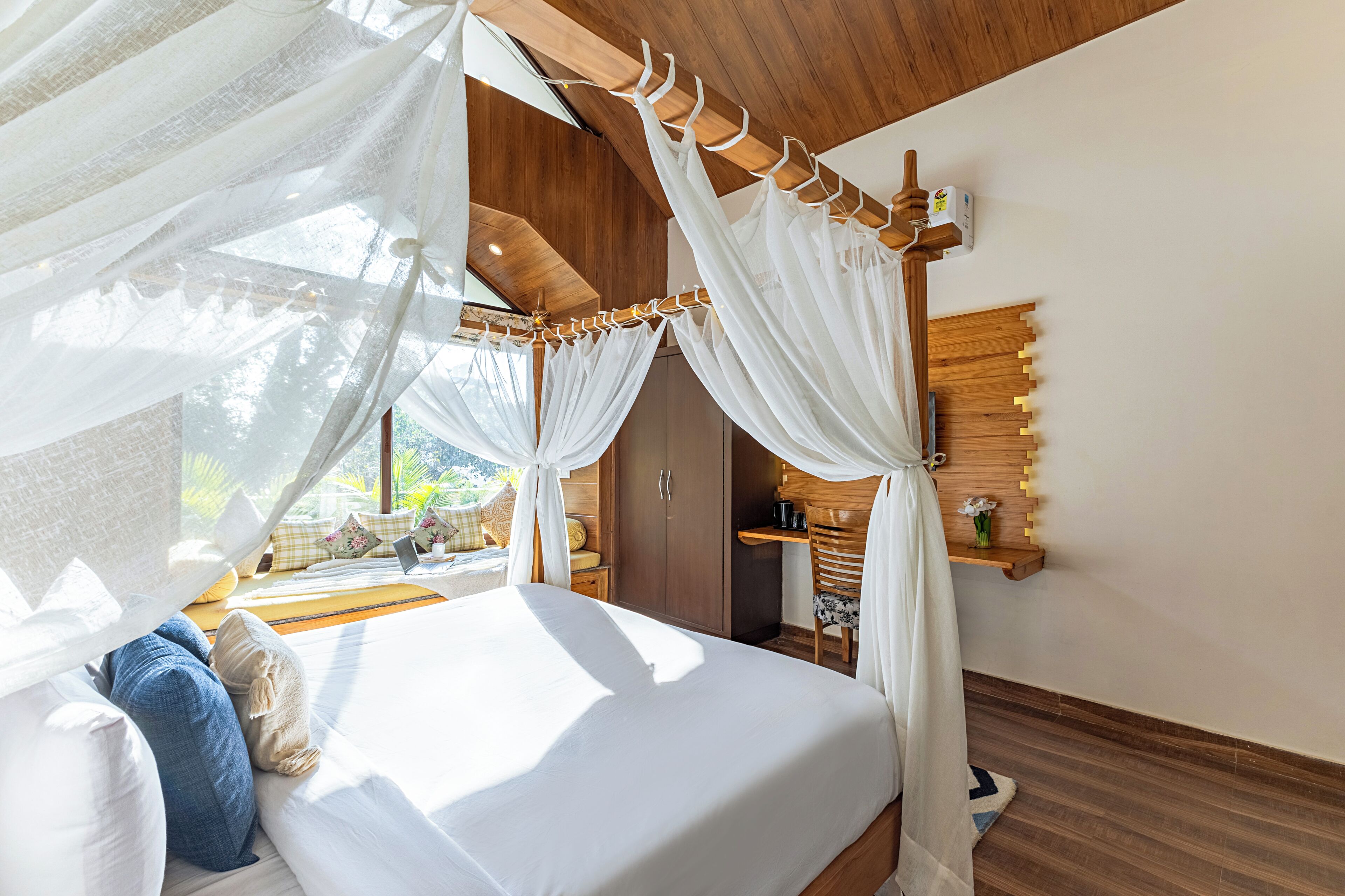 Deluxe Villa | Iron/ironing board, free WiFi
