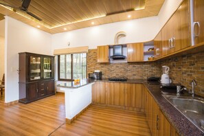 Deluxe Villa | Private kitchen