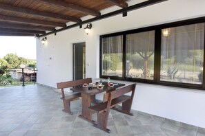 Outdoor dining - Apartment near Kanegra Beach (Crveni Vrh)