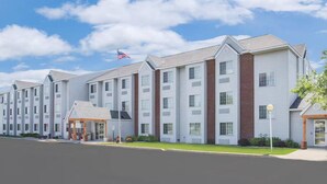 Unclassified image, 3 of 6, button - Sleep Inn & Suites Fond du Lac (Fond du Lac)
