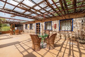 Outdoor dining - Bagh Serai by Alaya Stays (Ranthambhore Fort)