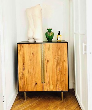 Interior - Renovated 2 Bedroom Apartment in Stylish Kensington & Chelsea (Central London) (London)