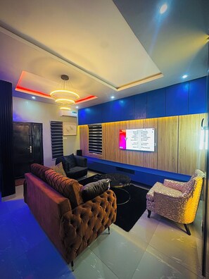 Interior - GiantHomes (OG)