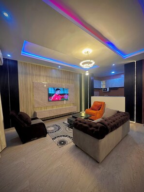 Living area - GiantHomes (OG)