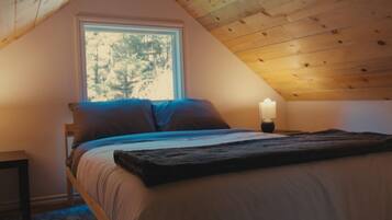 3 bedrooms, iron/ironing board, WiFi (free), bed sheets