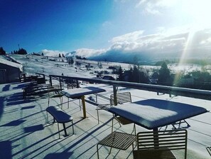 Outdoor dining - Charming 3-bedroom cottage in Hynčice Pod Sušinou awaits you (Hynčice Pod Sušinou)
