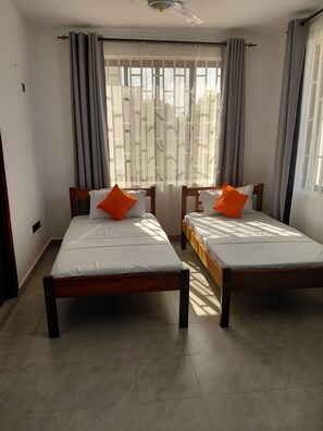 2 quartos, ferros/tábuas de passar roupa, Wi-Fi, roupa de cama