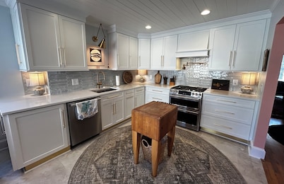Cozy Cottage: Bring the Boat!! 3-Bedroom Home 500’ From Boat Ramp