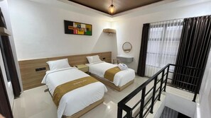 Twin Room - Lodjisvarga Villa Jogja (Sleman)