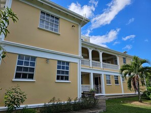 Exterior - Modern 2-bedroom Apartment near Roseau (Roseau)