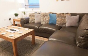 Living area - Inverness City Centre Apartment With elevator (Inverness)