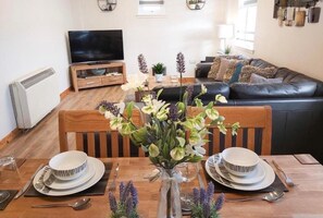 Living area - Inverness City Centre Apartment With elevator (Inverness)