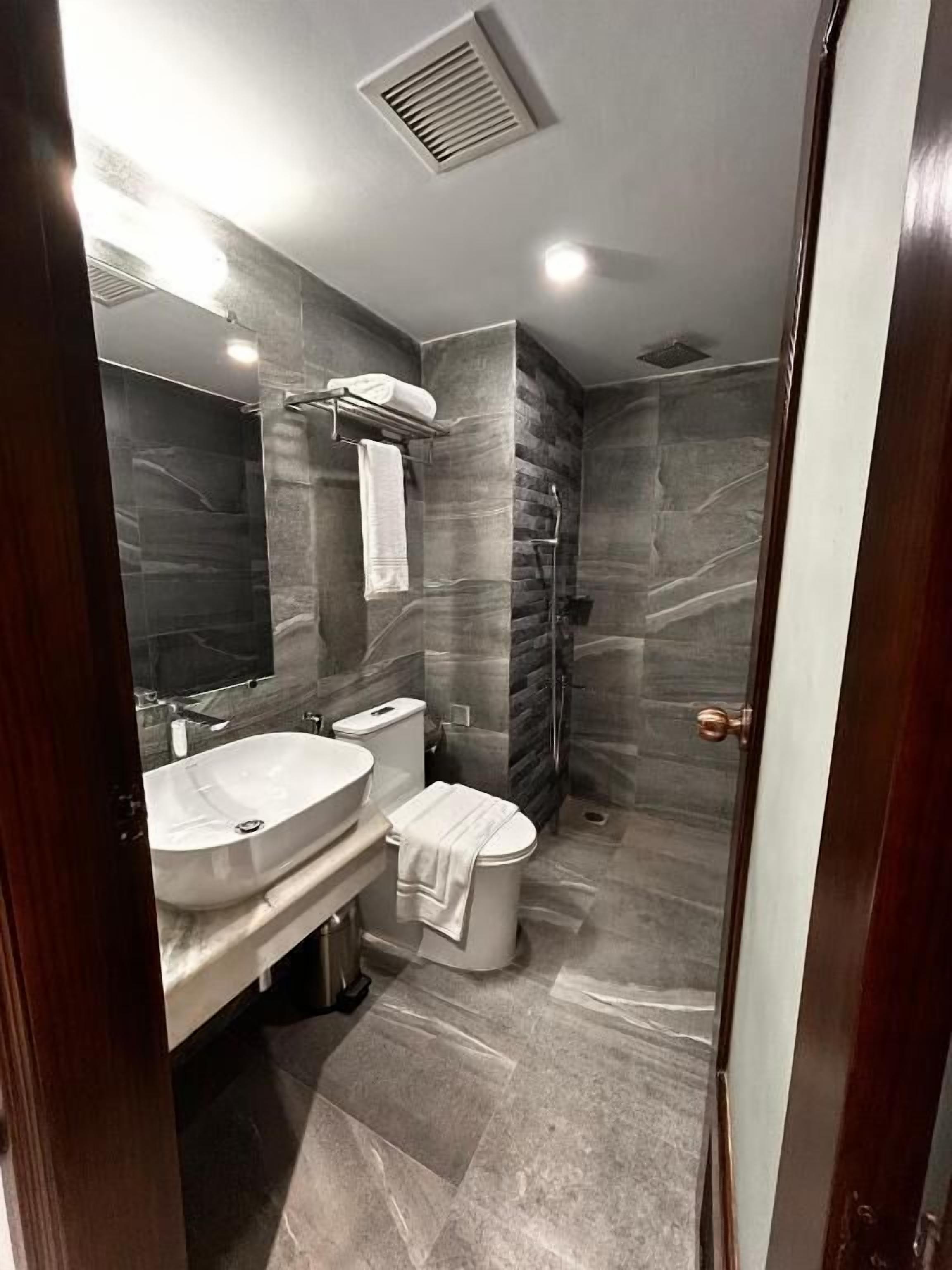 Deluxe Single Room, City View | Bathroom