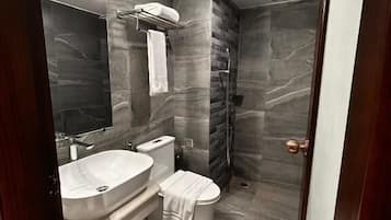 Deluxe Single Room, City View | Bathroom