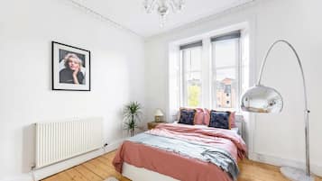 2 bedrooms, iron/ironing board, travel cot, free WiFi