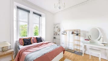 2 bedrooms, iron/ironing board, travel cot, free WiFi