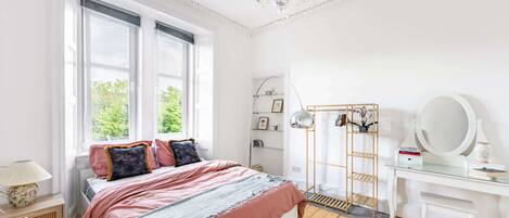 2 bedrooms, iron/ironing board, travel cot, free WiFi