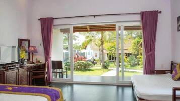 Bungalow familiar, vista al jardín