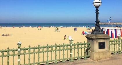 Cobb's Margate Old Town Hideaway - Minutes To the Beach, Galleries and Eateries