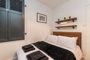 Iron/ironing board, free WiFi, bed sheets