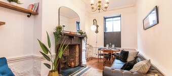 Cobb's Margate Old Town Hideaway - Minutes To the Beach, Galleries and Eateries