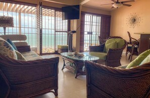 Living area - Casa Hacienda Lujasa: A spacious 3-bedroom home (San Felipe)