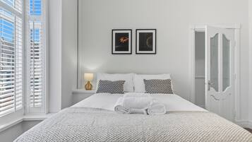 5 bedrooms, in-room safe, desk, iron/ironing board