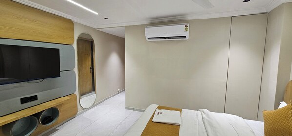 Deluxe Double Room, City View - Hotel Grand CG (Ahmedabad)