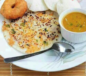 Breakfast area - Premium Hotel A-P-S-A-R-A Grand Shimla (Shimla)