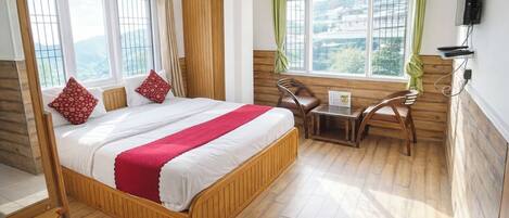 Hypo-allergenic bedding, soundproofing, free WiFi