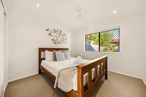 Apartment | 2 bedrooms, bed sheets - Palm Beach Escape Steps From Sand (Gold Coast)
