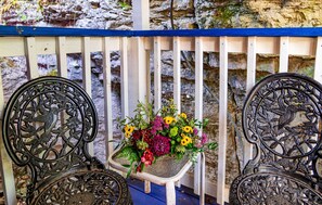 Exterior detail - Cliff Cottage Inn - Colette Queen Jacuzzi Suite (Eureka Springs)